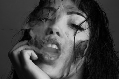 hand-person-black-and-white-girl-woman-hair-1243360-pxhere.com_